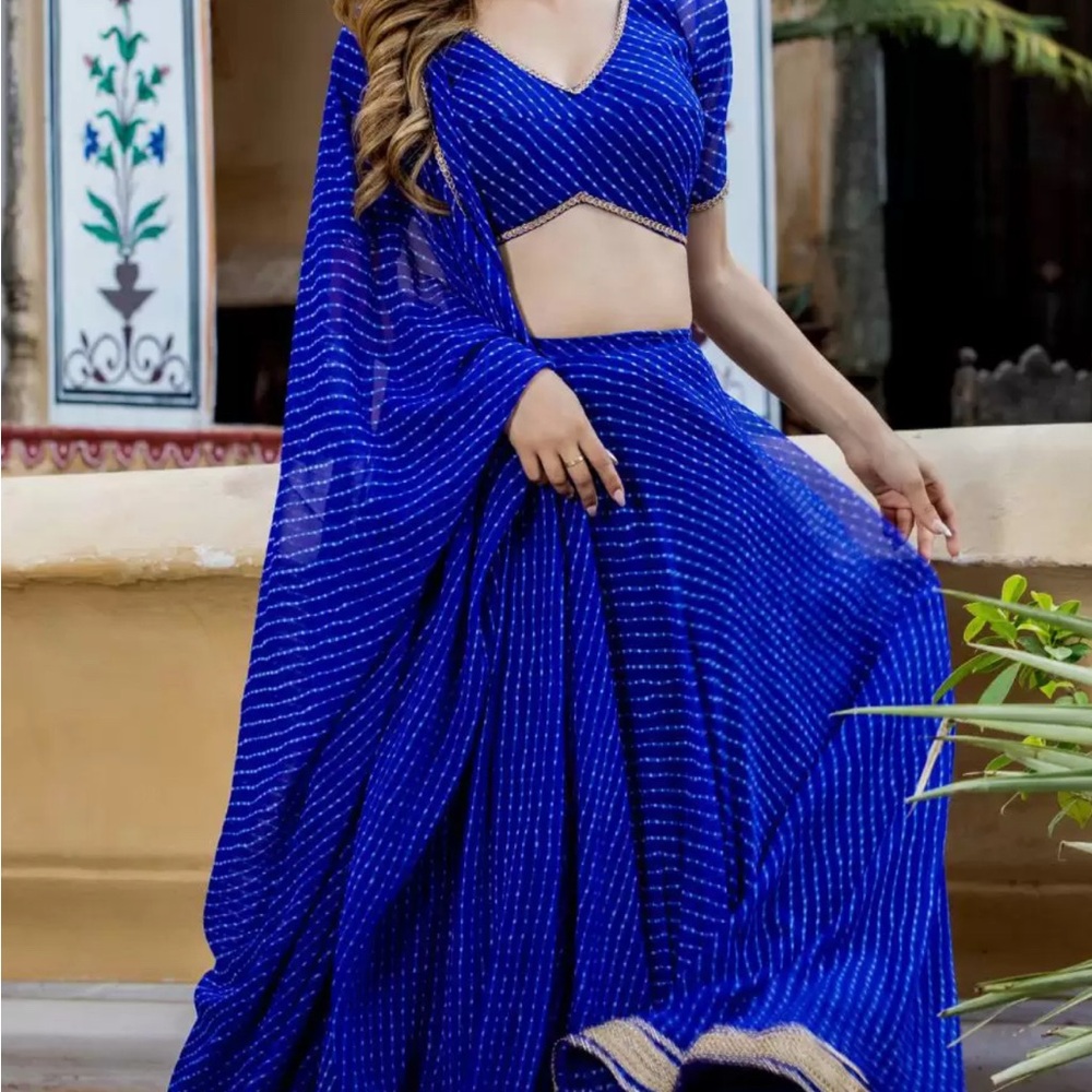 Elegant Blue Women's Skirt Set